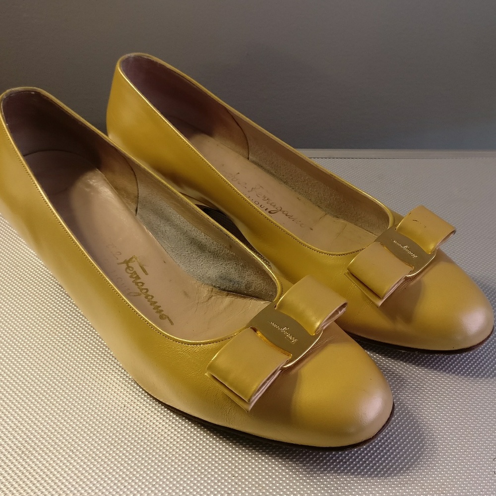 Vara Bow Pump Heels